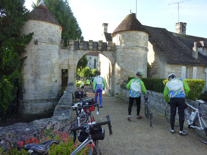 2 Abbatiale de St Jean des Bois 0922-1049