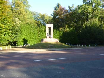 1 La Clairiere de l Armistice 0922-1003